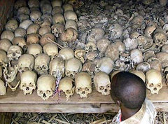 Totenköpfe von Genozidopfern in Ruanda; Foto: AP