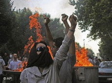 Proteste von Anhängern der grünen Reformbewegung im Iran; Foto: AP