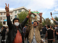 Demonstration gegen Ahmadinedschad in Teheran; Foto: AP