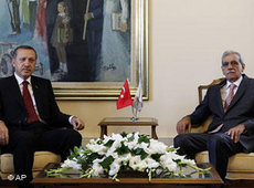 Erdogan (links) und Ahmet Türk während ihres Treffens in Ankara; Foto: AP