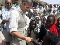 Der Schauspieler und UN-Friedensbotschafter George Clooney in Darfur; Foto: AP