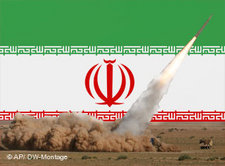 Fotomontage Raketenprogramm und iranische Nationalfahne; Foto: AP/DW