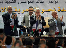 Fatah-Politiker Abbas, Koreia und Ashur auf dem Parteitag; Foto: AP