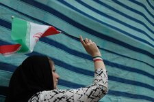 Anhängerin von Präsident Ahmadinedschad nach der Wahl in Teheran; Foto: Roshy Zangeneh