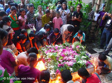 Trauerfeier für die Toten im Ost-Timorkonflikt; Foto: DW