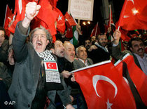 AKP-Anhänger in Ankara; Foto: AP