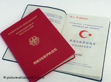Deutscher und türkischer Pass; Foto: dpa