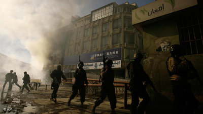 Afghanische Sicherheitskräfte nach einem Anschlag der Taliban in Kabul; Foto: AP/Ahmad Massoud