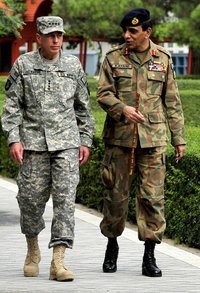 US-General David Petraeus und pakistanischer General Ashfaq Kayani; Foto: dpa