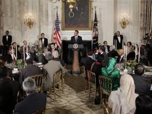 Obama beim Fastenbrechen im Weißen Haus während des muslimischen Fastenmonats Ramadan; Foto: AP
