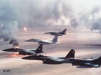 US-Kampfjets über der irakischen Wüste; Foto: AP