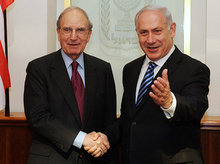 US-Sonderbeauftragter für den Nahen Osten George Mitchell und der israelische Premierminister Benjamin Netanjahu; Foto: AP