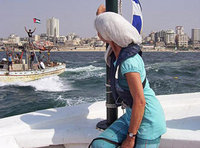 Edith Lutz auf dem Schiff nach Gaza; Foto: Edith Lutz