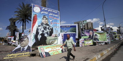 Wahlplakate in Bagdad; Foto: AP