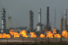 Öl-Raffinerien im Irak; Foto: AP