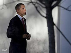 US-Präsident Barack Obama vor dem Weißen Haus; Foto: AP