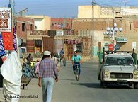 Straßenszene in Tozuer Tunesien; Foto: dpa