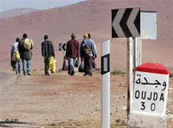 Abschiebung von Flüchtlingen Richtung Algerien; Foto: AP