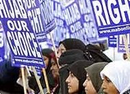 Protestaktion gegen das Hijab-Verbot in London, Foto: AP