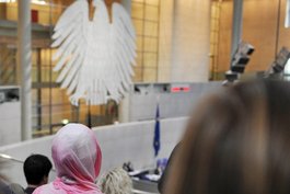 Besucher einer Bundestagssitzung in Berlin; Foto: dpa