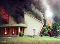 Burning church in Ujungpandang on the island of Sulawesi (photo: AP)