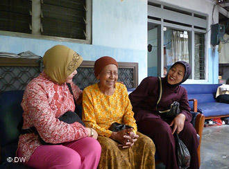 Indonesische Frauen in einer Sozialeinrichtung in West-Jakarta; Foto: DW
