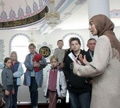 Moscheeführung am der Tag der offenen Moschee in Berlin; Foto: AP