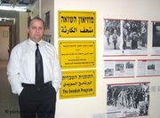Chaled Kassab Mahameed im ersten arabischen Holocaust-Museum in der Stadt Nazareth; Foto: dpa