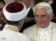 Papst Benedikt XVI. und der türkische Mufti Mustafa Cagrici; Foto: AP