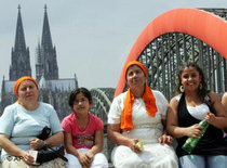 Besucherinnen des Kirchentags in Köln; Foto: AP