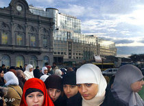 Demonstration gegen mögliches Kopftuchverbot in belgischen Schulen vor dem Europäischen Parlament in Brüssel; Foto: AP