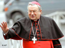 Kardinal Lehmann auf dem Weg zum Pabst; Foto: AP