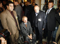 Schäuble mit muslimischen Vertretern; Foto: AP