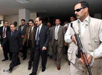 Iraks Ministerpräsident Nouri al-Maliki besuchte im November 2006 unter scharfen Sicherheitsvorkehrungen die Universität von Bagdad; Foto: AP