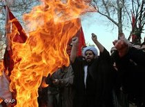Proteste gegen Mohammed-Karikaturen in Teheran; Foto: AP