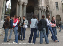Studenten vor der Istanbul Üniversitesi; Foto: dpa