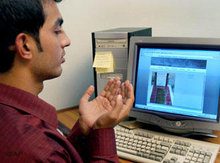 Praying Muslim on Computer (photo: AP)