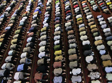 Betende Muslime in der Moschee; Foto: AP