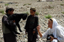 Ursula Meissner in Afghanistan (photo: Bucher Verlag)