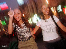 Ägyptische Jugendliche in Kairo; Foto: AP