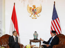 US-Präsident Obama beim Treffen mit indonesischem Präsidenten Yudhoyono; Foto: AP
