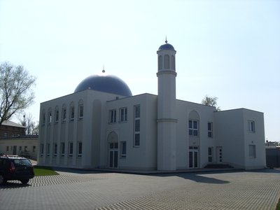 Die Khadija-Moschee der Ahmadiyya Muslim Jamaat in Berlin-Heinersdorf; Foto: Wikipedia