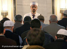 Gebet in der Sehitlik-Moschee am Columbiadamm in Berlin; Foto: dpa
