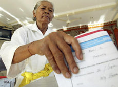 Indonesische Wählerin bei der Parlamentswahl 2009; Foto: AP