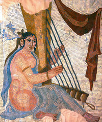Harfistin - Sassanidisches Mosaik aus Bishapur, Louvre; Quelle: Wikipedia