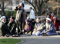 German Muslims pray in a park in Freiburg, southern Germany, December 2007 (photo: AP)