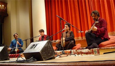 Mohammad-Resa Schadscharian bei einem Konzert in London; Foto: Wikipedia