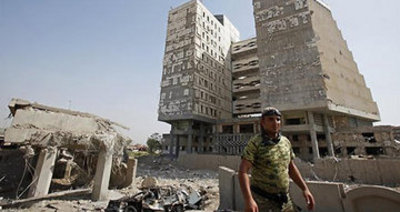 Bombardierte Gebäude vor dem irakischen Finanzministerium; Foto: AP