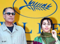 Abbas Kiarostami und Mania Akbari in Cannes; Foto: AP