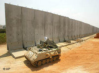 Die Trennmauer zwischen Israel und den besetzten Gebieten; Foto: AP